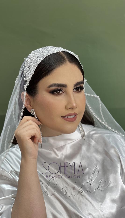 میکاپ کار آبیک